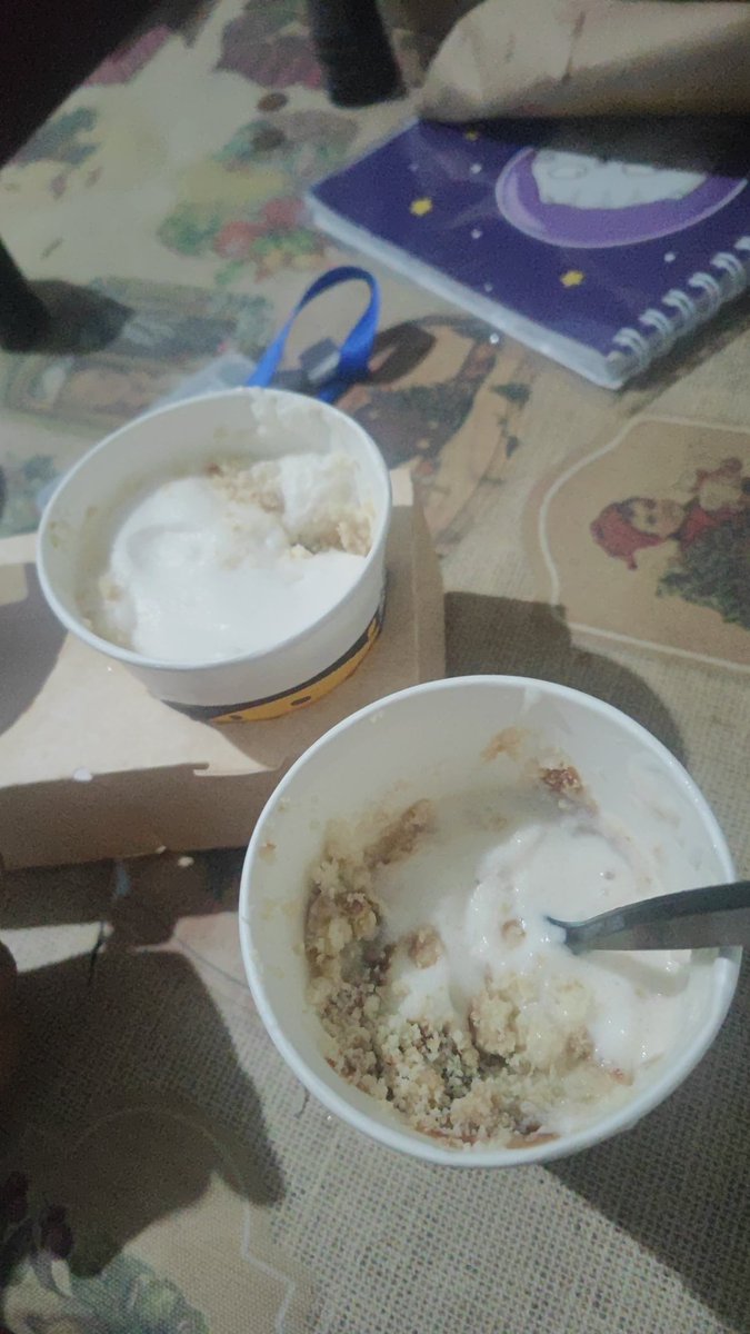 Anthony79722699's tweet photo. @EcuadorRappi que porqueria es esta que sus repartidores se roban los pedidos y hacen cambiazo ese helado es pura espuma tenia más de 4 horas esperando de 10 de la noche a 2 de la mañana que lo traen y llega eso pura espuma y ahora me cobran hasta de más  #McDonalds #Rappi https://t.co/sNJOMwGghg
