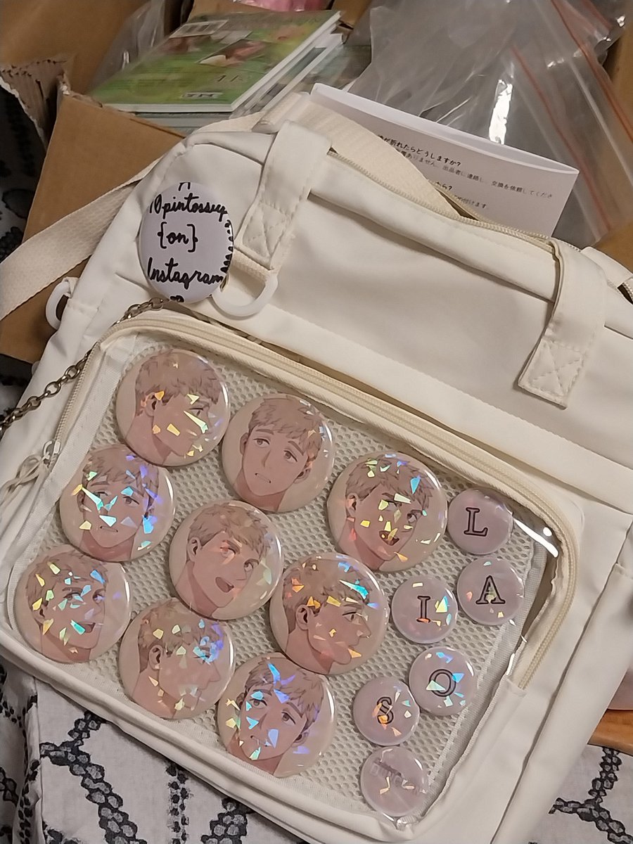 MetyandKabyi's tweet photo. Yes yes anyway! i made an ita bag and i sell pins under @10pintossup on Instagram‼️‼️‼️‼️‼️ also i miss laios #dmsh https://t.co/IVyhNd3U5e