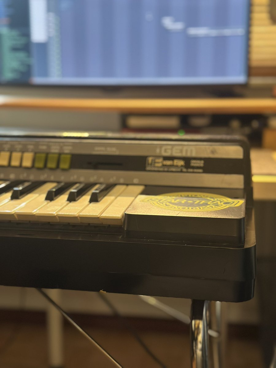 We’re working on a new track , we’re actually using the good old GEM Sprinter 49 organ from 1983. It’s still doing its magic! #ska #Utrecht #therag
