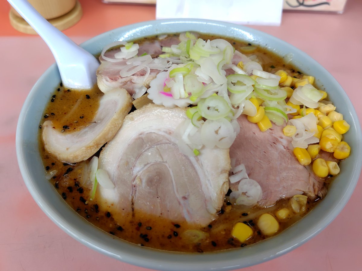 dairamenK's tweet photo. 今日は栃木市岩舟のとんぼさんにて
味噌チャーシューめんいただきました！炒め野菜の香ばしさと中毒性のあるスープに手打ち麺と絡んでめちゃくちゃ美味かったです！ご馳走様でした！ https://t.co/wGvid9WcgH