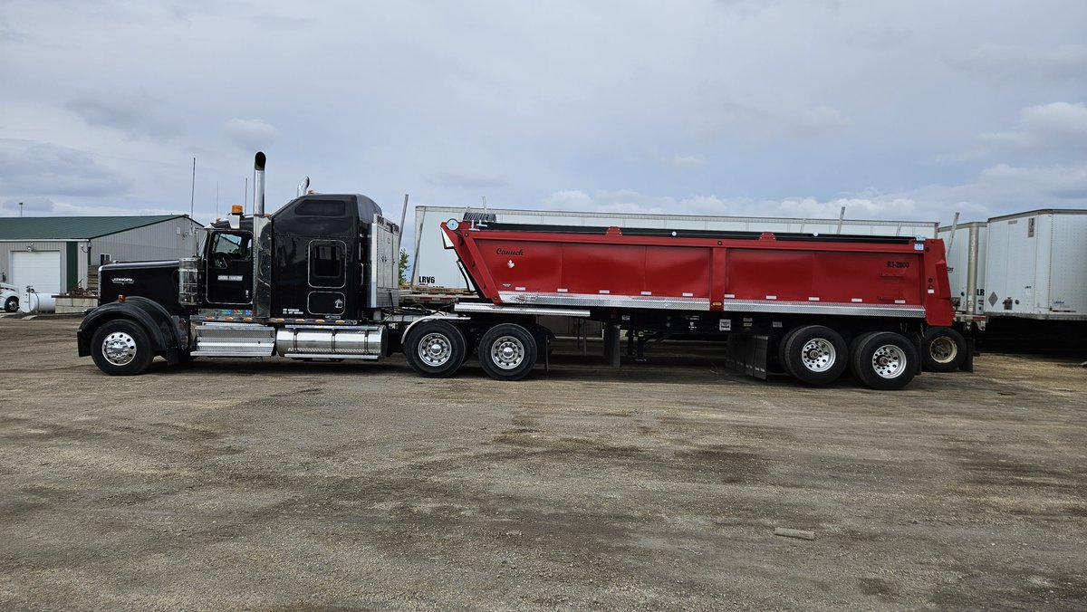 RichardWiebe204's tweet image. We would like to thank WWF Construction on the purchase of this new 2026 Canuck Trailers R3 2800 tandem all steel square box end dump. Built tough for the big boulders but yet light enought to get a good payload of sand and gravel. #quereltrailers #canucktrailers #haulmore