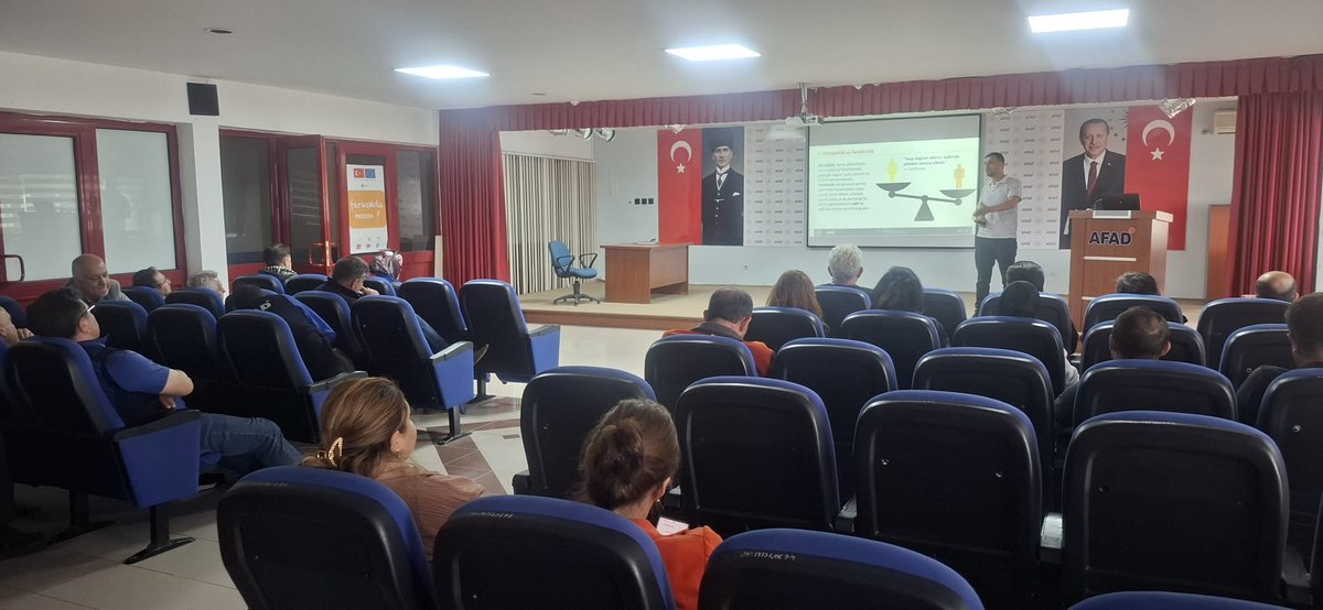 AFAD Afyonkarahisar (@afad_afyon) on Twitter photo 25-31 Mayıs 2025 Etik Haftası kapsamında İl Müdürlüğümüz personeline "Etik Eğitimi" verilmiştir.
<a href="/AFADBaskanlik/">AFAD</a> <a href="/AfyonValiligi/">T.C. Afyonkarahisar Valiliği</a> <a href="/alialtindal/">Ali Altındal 🇹🇷</a> 25-31 Mayıs 2025 Etik Haftası kapsamında İl Müdürlüğümüz personeline "Etik Eğitimi" verilmiştir.
<a href="/AFADBaskanlik/">AFAD</a> <a href="/AfyonValiligi/">T.C. Afyonkarahisar Valiliği</a> <a href="/alialtindal/">Ali Altındal 🇹🇷</a>