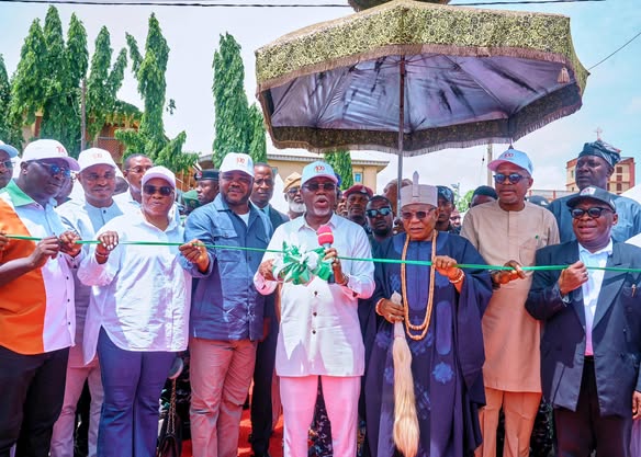 OndoStateOnline's tweet image. 100 DAYS IN OFFICE: Ondo State Governor, Dr. Lucky Aiyedatiwa commissions 7km Gbangbalogun Axis Road in Akure, marking a major milestone in his administration's infrastructure renewal agenda.
#OndoState #InfrastructureDevelopment #100DaysInOffice