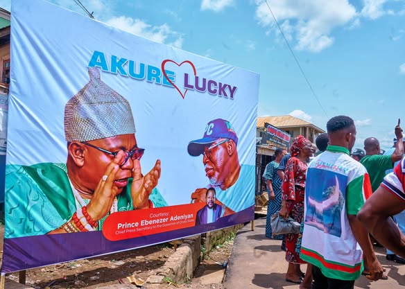 OndoStateOnline's tweet image. 100 DAYS IN OFFICE: Ondo State Governor, Dr. Lucky Aiyedatiwa commissions 7km Gbangbalogun Axis Road in Akure, marking a major milestone in his administration's infrastructure renewal agenda.
#OndoState #InfrastructureDevelopment #100DaysInOffice