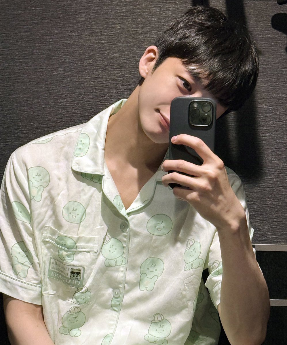 hyungwonspace's tweet photo. the cutest prettiest turtle ever 🐢💕 https://t.co/Bo74wFr0ga