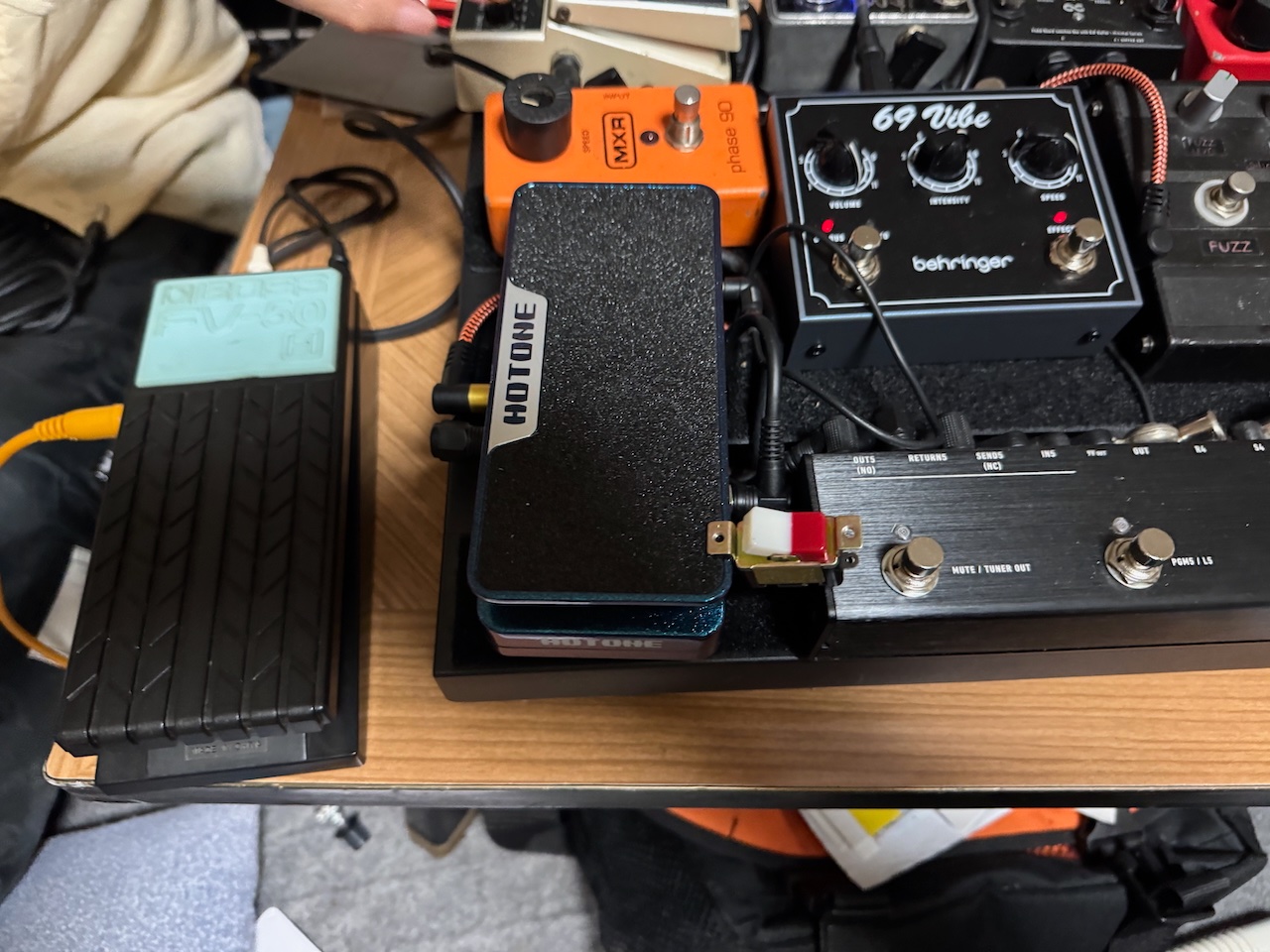 Behringer 69 Vibe w/エクスプレッションペダル Behringer 69 Vibe | USA