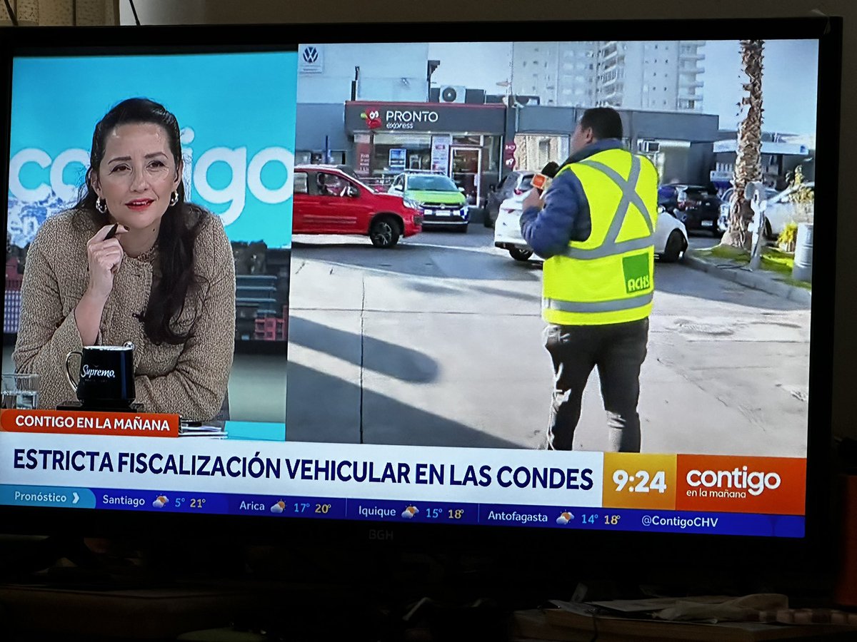 msilvamartinez's tweet photo. Estricta fiscalización de @Carabdechile y el matinal de CHV #ContigoCHV haciendo chistes durante todo el despacho, periodismo de baja calidad. https://t.co/fkC0TWPL6E