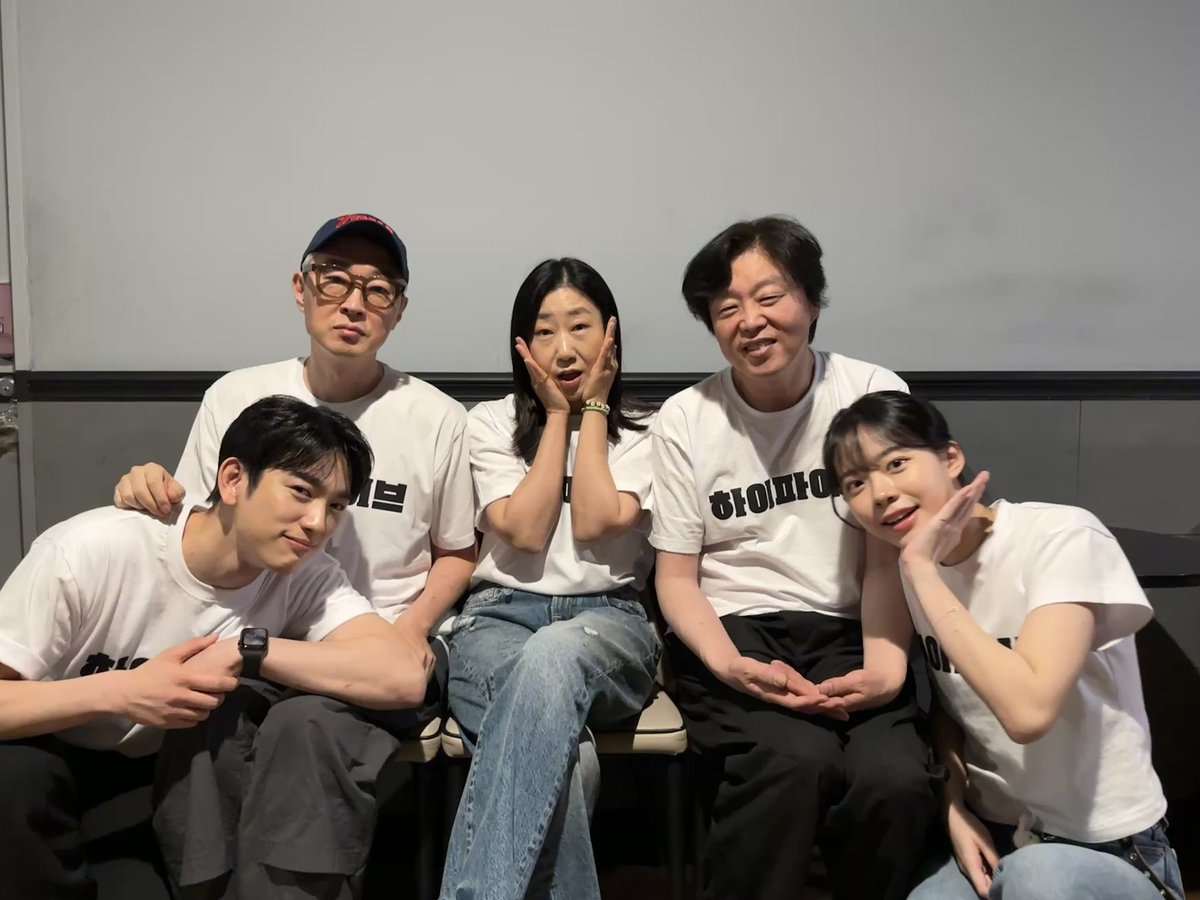 It's NEW 잇츠뉴 tweet media