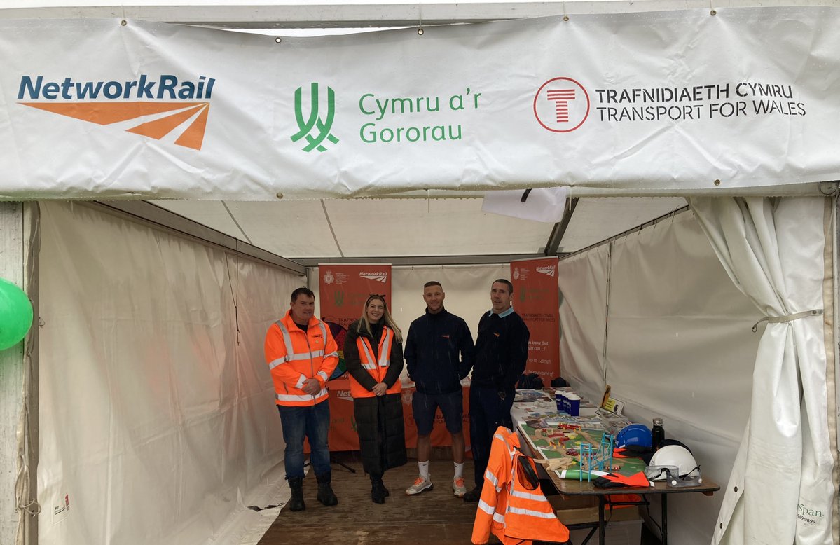 Trafnidiaeth Cymru / Transport for Wales (@transport_wales) on Twitter photo It was a pleasure to sponsor the <a href="/EisteddfodUrdd/">Eisteddfod yr Urdd a’r Celfyddydau</a> this year and having a stand with <a href="/NetworkRailWAL/">Wales & Borders // Cymru a'r Gororau</a>
Seeing our brand on the train around the maes added to the excitement. It was a pleasure to sponsor the <a href="/EisteddfodUrdd/">Eisteddfod yr Urdd a’r Celfyddydau</a> this year and having a stand with <a href="/NetworkRailWAL/">Wales & Borders // Cymru a'r Gororau</a>
Seeing our brand on the train around the maes added to the excitement.
