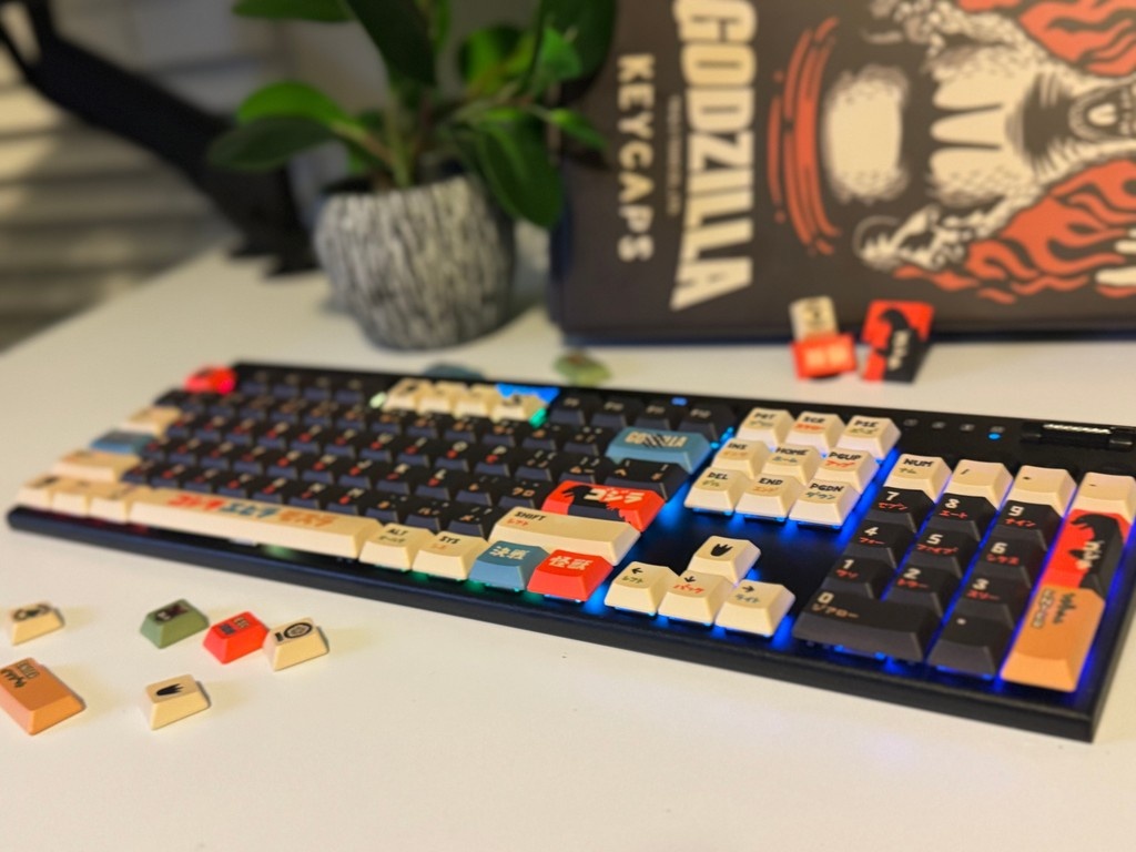 ⌨️Keyboard: Redragon K618 PRO⁠
⌨️Keycaps: Berry Black Classic Godzilla(low-profile)⁠
⁠
📸: YouTube @Ryan’s Random Reviews
🛒: keytok.com/collections/ke…