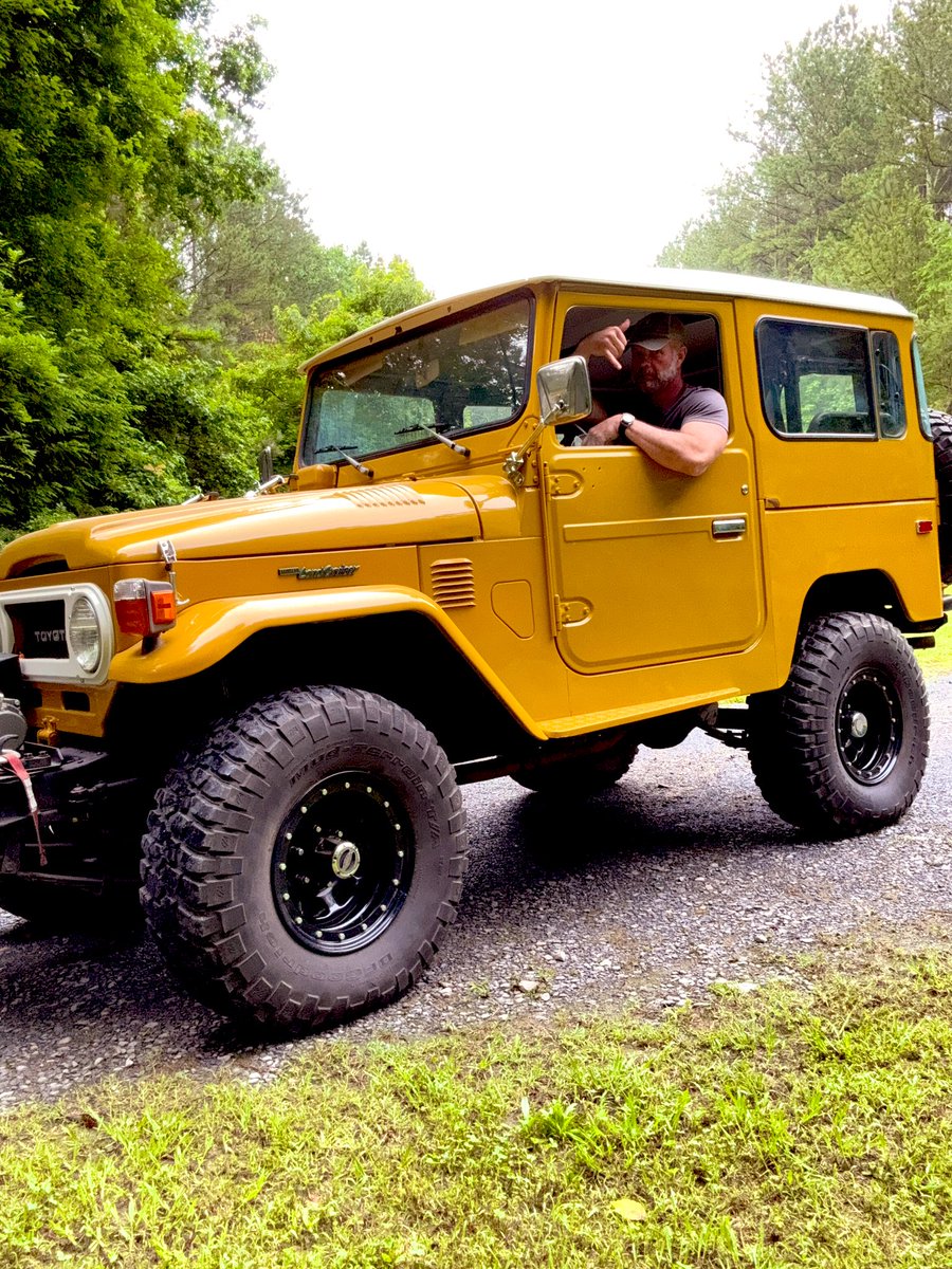 sdcoile's tweet image. Friday and the animals in North GA are lining up two-by-two. 
Don’t care. Hop in the rig and kick this pig. 💪🏻