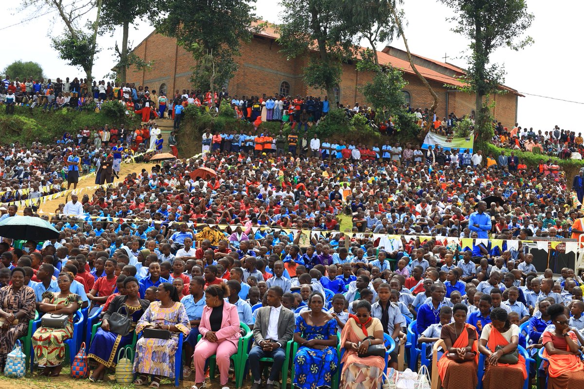KINYAMATEKA (@kinyamateka_km) on Twitter photo Muri Diyosezi ya Ruhengeri habarizwa Amashuri 152 arimo 37 abarizwa mu karere ka <a href="/BureraDistrict/">Burera District</a> , 36 abarizwa mu karere ka <a href="/MusanzeDistrict/">Musanze District</a>, 47 abarizwa mu karere ka <a href="/GakenkeDistrict/">Gakenke District</a>, nâishuri 1 ribarizwa mu karere ka <a href="/rulindodistrict/">Rulindo District</a> nâamashuri arenga 50 abarizwa mu Karere ka Muri Diyosezi ya Ruhengeri habarizwa Amashuri 152 arimo 37 abarizwa mu karere ka <a href="/BureraDistrict/">Burera District</a> , 36 abarizwa mu karere ka <a href="/MusanzeDistrict/">Musanze District</a>, 47 abarizwa mu karere ka <a href="/GakenkeDistrict/">Gakenke District</a>, nâishuri 1 ribarizwa mu karere ka <a href="/rulindodistrict/">Rulindo District</a> nâamashuri arenga 50 abarizwa mu Karere ka