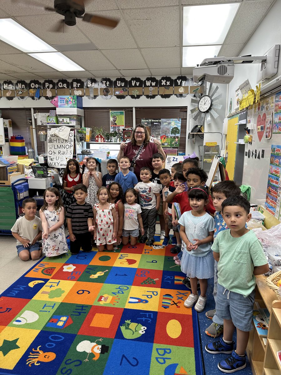Congratulations to Ms. Longmire and her PreK students ⁦<a href="/Carver_Cubs/">Carver Early Education Center</a>⁩ for hitting their annual 1.5 goal in Reading!   #lockedonexcellence