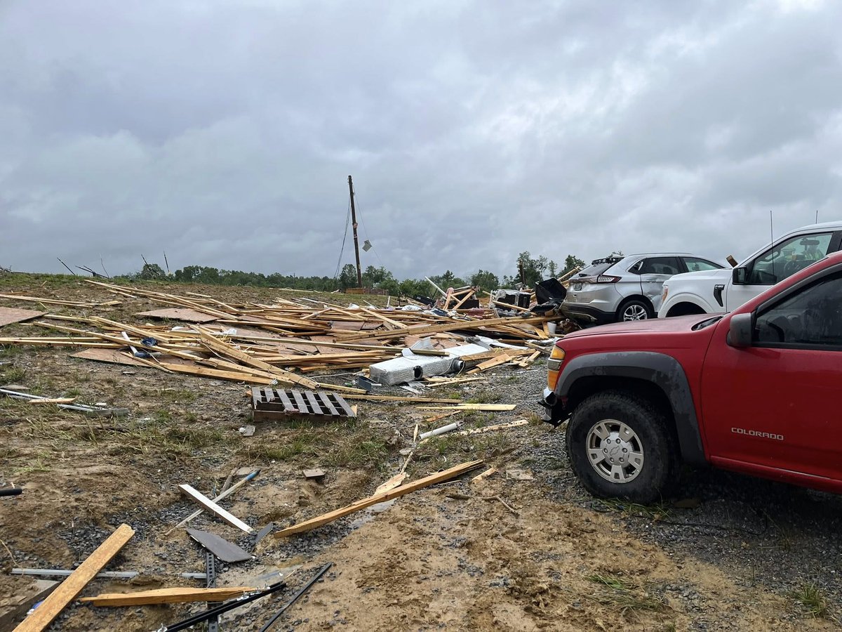 Kayla Moody (@kaylamoody) on Twitter photo 🚨Possible tornado touched down in Washington Co., KY this morning. Lots of damage. Sheriff's office confirming MULTIPLE injuries. They're asking people to stay off area roads, especially Long Run Rd. Multiple state & local emergency crews responding. <a href="/SpectrumNews1KY/">Spectrum News 1 Kentucky</a>
📷: WCSO 🚨Possible tornado touched down in Washington Co., KY this morning. Lots of damage. Sheriff's office confirming MULTIPLE injuries. They're asking people to stay off area roads, especially Long Run Rd. Multiple state & local emergency crews responding. <a href="/SpectrumNews1KY/">Spectrum News 1 Kentucky</a>
📷: WCSO