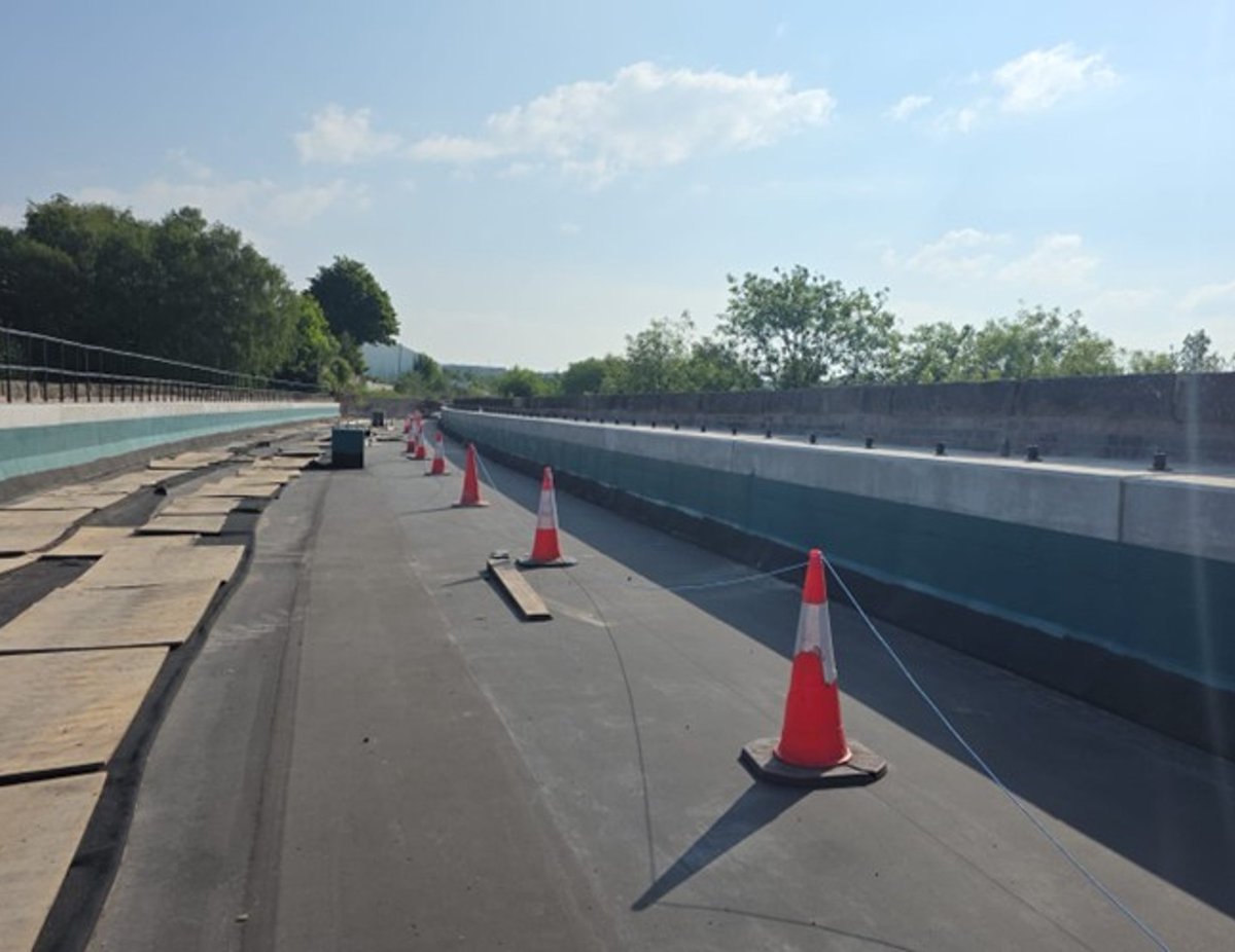 Hold on tight!

This week on the Wednesbury to Brierley Hill extension sees new handrails installed along Parkhead Viaduct.

Over in Birmingham, the area outside of the Clayton Hotel is really taking shape now as paving works near final stages.