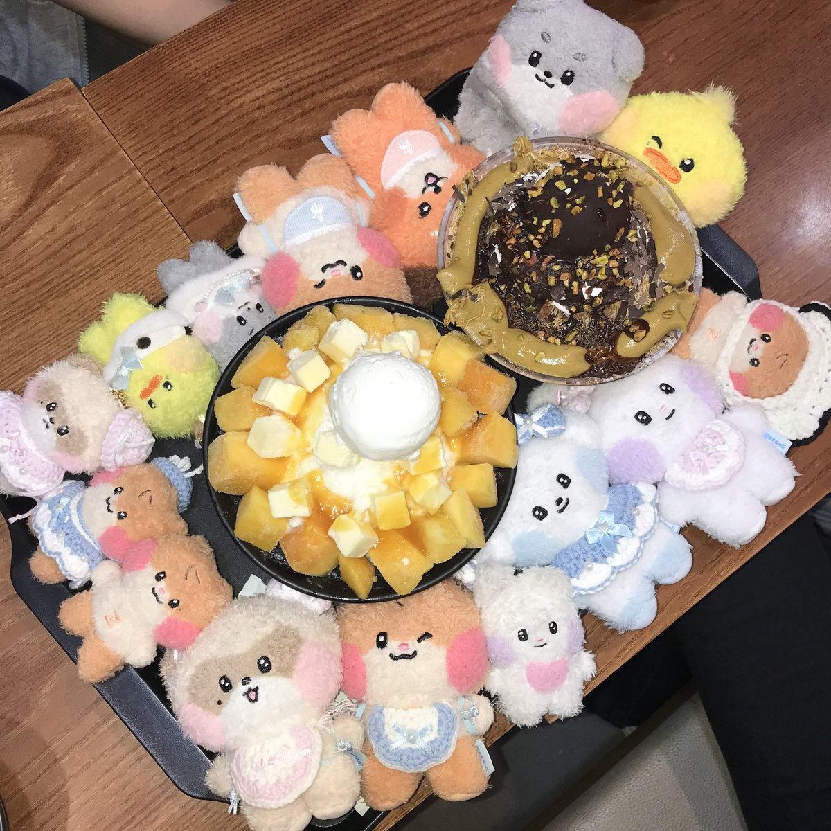 📍옥된장 양재점
📍설빙

매튜가 먹었대서 가 봤는데 진짜 맛집 ꯁ 
사장님이 사진 찍어가시고 서비스도 주셔씀