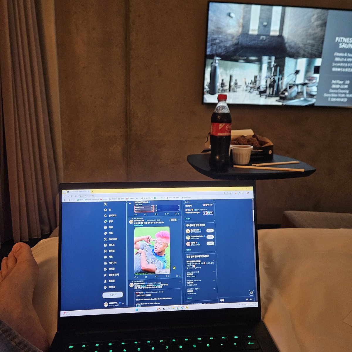 호텔에서 <a href="/stayloudio/">Loud!</a> 하고있는 내 모습이 레전드네요.
카운트다운 d-1인 지금, 다들 어디서 'loud'를 하고 계신가요?