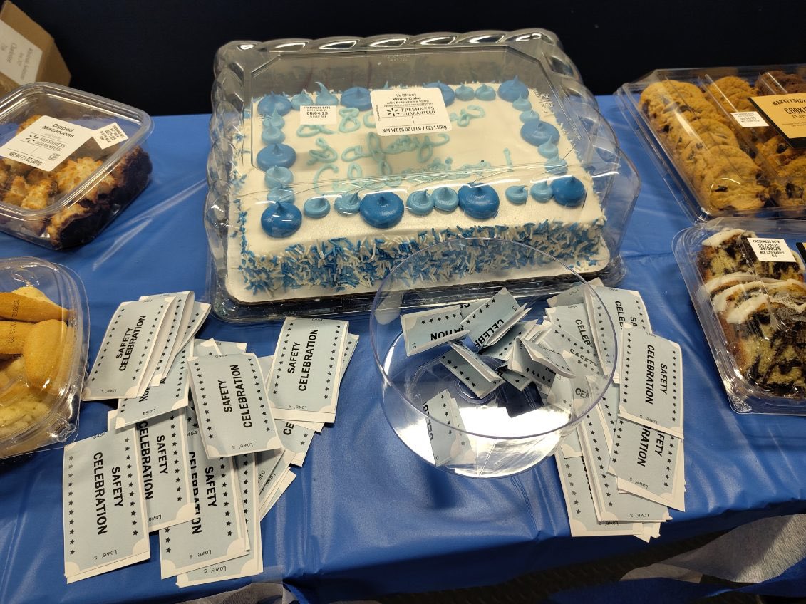 APTeamD816 (@d816ap) on Twitter photo Store 454 safety celebration🥖🍕🌮💙💙 Store 454 safety celebration🥖🍕🌮💙💙