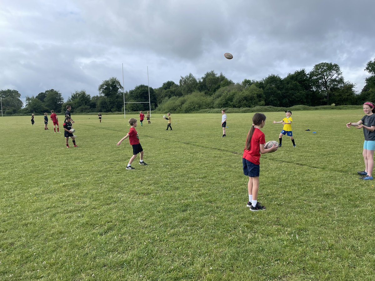 Urdd Fflint a Wrecsam (@urddffaw) on Twitter photo Pawb wedi mwynhau sesiwn Rygbi - Bwyd a Hwyl / "Fit, Fed , Fun" yn Wrecsam heddiw mewn partneriaeth gyda
<a href="/RGCCymuned/">Cymuned RGC Community</a>
<a href="/WRU_Community/">WRU Community - Wrth galon y genedl</a>
🍎Brecwast a Cinio iach
🏉Sgiliau Rygbi
😄Llawer o Hwyl
👏🏻Da iawn pawb Pawb wedi mwynhau sesiwn Rygbi - Bwyd a Hwyl / "Fit, Fed , Fun" yn Wrecsam heddiw mewn partneriaeth gyda
<a href="/RGCCymuned/">Cymuned RGC Community</a>
<a href="/WRU_Community/">WRU Community - Wrth galon y genedl</a>
🍎Brecwast a Cinio iach
🏉Sgiliau Rygbi
😄Llawer o Hwyl
👏🏻Da iawn pawb