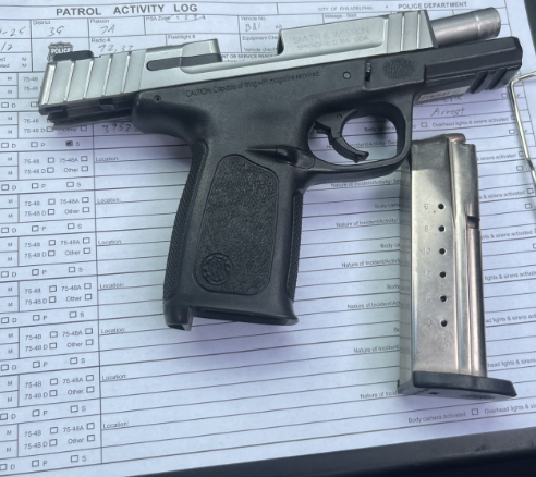 PPDJosephBusa's tweet image. Great work by the 39th Districts Violent Crime Reduction Team P/O Rosinski, P/O Kology, P/O Stasik, P/O Lee & P/O Gershwin. 2 individuals in custody and 2 firearms recovered. @PPD39Dist