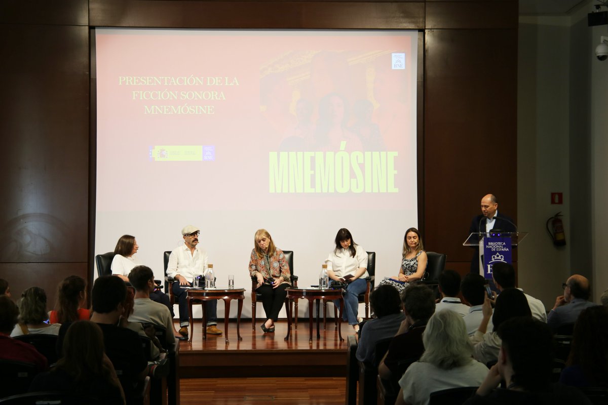 Biblioteca Nacional de España (@bne_biblioteca) on Twitter photo Tras escuchar el primer capítulo, ha tenido lugar el coloquio en el que han participado <a href="/angelesafuera/">ángeles afuera</a>, @sonoroschus (BNE), <a href="/byalexgreen/">Alex Green</a> de <a href="/somosoac/">Oficina de Agitación Cultural</a> y @Carlossubter, moderados por Gloria Expósito (BNE). Tras escuchar el primer capítulo, ha tenido lugar el coloquio en el que han participado <a href="/angelesafuera/">ángeles afuera</a>, @sonoroschus (BNE), <a href="/byalexgreen/">Alex Green</a> de <a href="/somosoac/">Oficina de Agitación Cultural</a> y @Carlossubter, moderados por Gloria Expósito (BNE).
