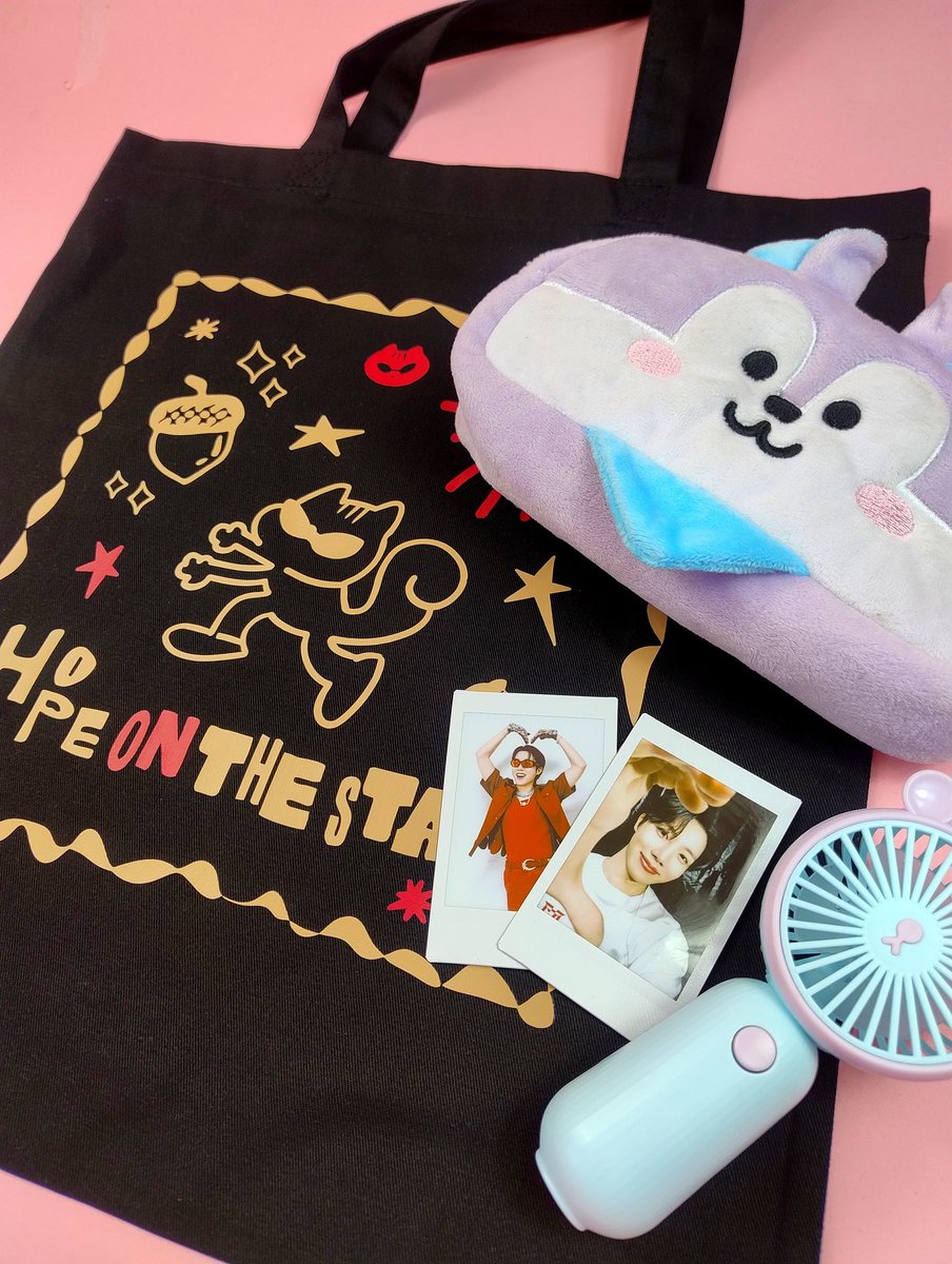 kkingdom_shop's tweet photo. 🔥  Rozdanie z okazji Dnia Dziecka i seansu j-hope Tour 'HOPE ON THE STAGE' in JAPAN!
Jak wziąć udział w zabawie? 
- zaobserwuj nas 
- polub ❤ oraz RT 🔃 ten tweet,
- w komentarzu napisz jaki jest twój ulubiony solo utwór J-Hope?
Wyniki: 6 maja 2025
Powodzenia! https://t.co/rvwSatdbdW
