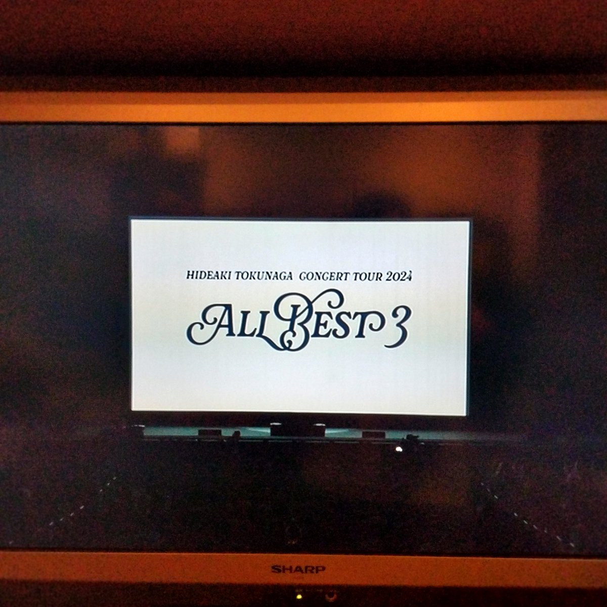 JkqEr9KL6D6iNpI's tweet image. 徳永英明さんのALLREQUESTライブ神戸公演参加まで後4週間…長いけれど参加日までの時間も楽しもう❣️お昼暑くて昨年のツアーT着て外出♪半袖涼しくて良かった！夜はALLBEST3鑑賞会♪Blu-rayはやっぱり音響も画質も最高！アンコールの前のMCが入ってて嬉しいな😭
#徳永英明
#ALLREQUEST
#ALLBEST3
#青空