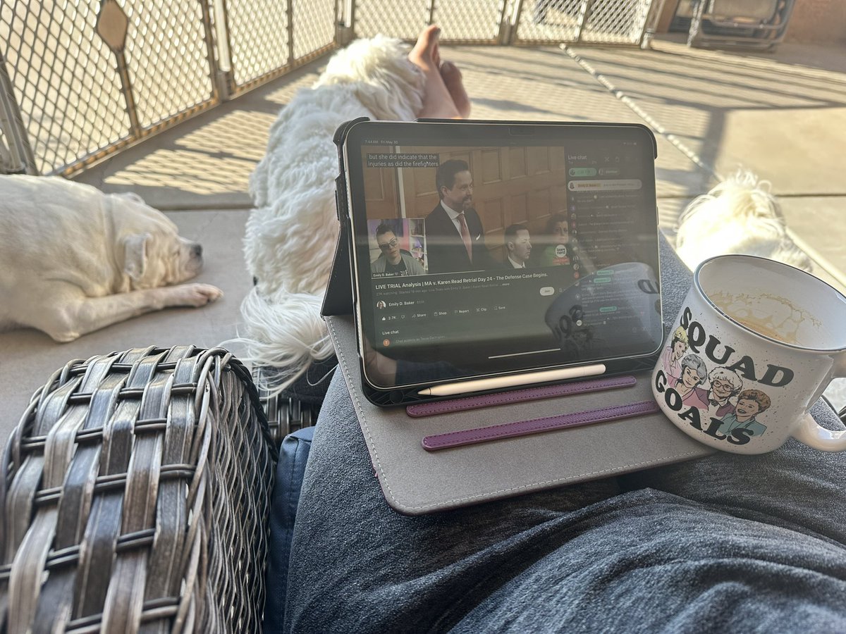 The “Girls,” the pups, coffee, and true crime trial watching. May you find your own happiness today, friends. 
💛🐶☕️👩🏼‍⚖️