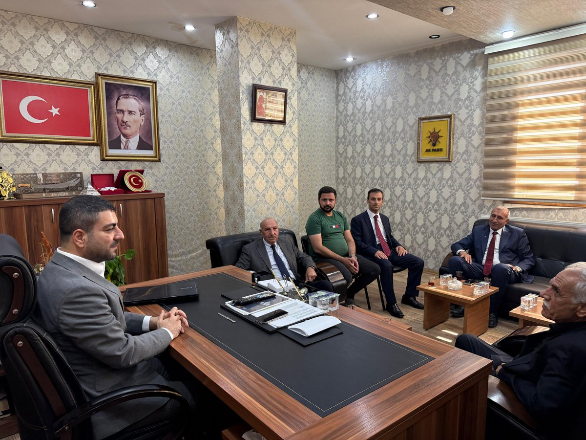 AK PARTİ KARAKÖPRÜ (@karakopruak) on Twitter photo Başkanımız Sn. Av. Orhan Çelik, makamında Dr. Fuat Karakeçili, Sait Türkmenoğlu ve İlyas Kanopi’yi ağırladı.
Nazik ziyaretleri ve kıymetli görüşleri için kendilerine teşekkür ediyoruz.
<a href="/RTErdogan/">Recep Tayyip Erdoğan</a> <a href="/bybekirbozdag/">Bekir Bozdağ</a> <a href="/abuyukgumus/">Ahmet Büyükgümüş</a> <a href="/hakanaksu058/">Hakan AKSU 🇹🇷</a> <a href="/farukaytek/">Faruk Aytek</a> <a href="/milhamigunbegi/">Mehmet İlhami GÜNBEGİ</a> <a href="/avorhancelik/">Av. Orhan ÇELİK</a> Başkanımız Sn. Av. Orhan Çelik, makamında Dr. Fuat Karakeçili, Sait Türkmenoğlu ve İlyas Kanopi’yi ağırladı.
Nazik ziyaretleri ve kıymetli görüşleri için kendilerine teşekkür ediyoruz.
<a href="/RTErdogan/">Recep Tayyip Erdoğan</a> <a href="/bybekirbozdag/">Bekir Bozdağ</a> <a href="/abuyukgumus/">Ahmet Büyükgümüş</a> <a href="/hakanaksu058/">Hakan AKSU 🇹🇷</a> <a href="/farukaytek/">Faruk Aytek</a> <a href="/milhamigunbegi/">Mehmet İlhami GÜNBEGİ</a> <a href="/avorhancelik/">Av. Orhan ÇELİK</a>