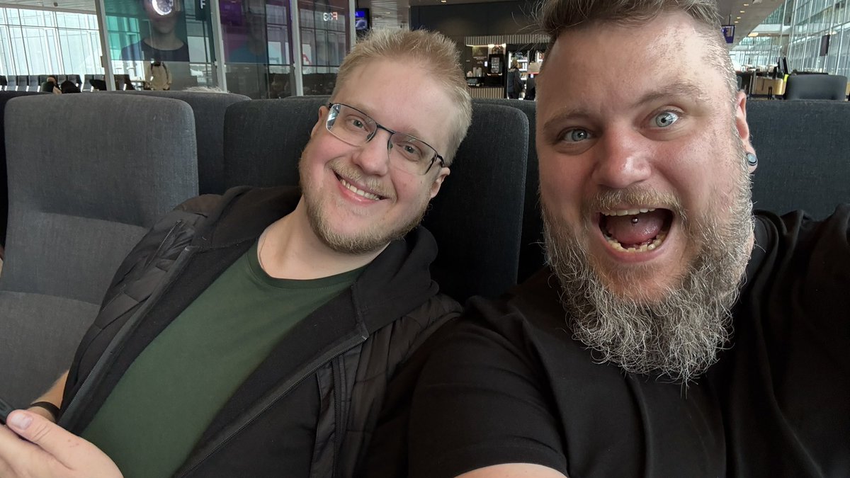 Good bois me and <a href="/ThatGuyCrasher/">Robin Engström</a> on our way to #TwitchConEU