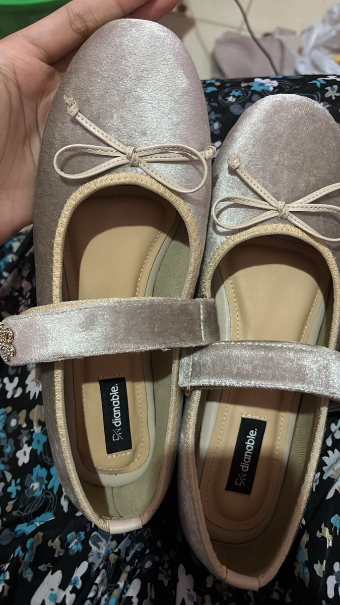 notyoursbbv's tweet photo. wts dianable lizzy flatshoes size 41 dijual karna kegedean sayang ga kepake lepas 180k aja bisa syopi gratis ongkir https://t.co/Y3XU5Ao8S4