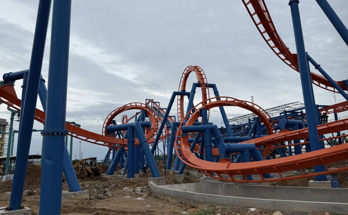 Rides at Chennai's Wonderla Theme park being installed with opening by year end... #Chennai #Wonderla 🎢🎡