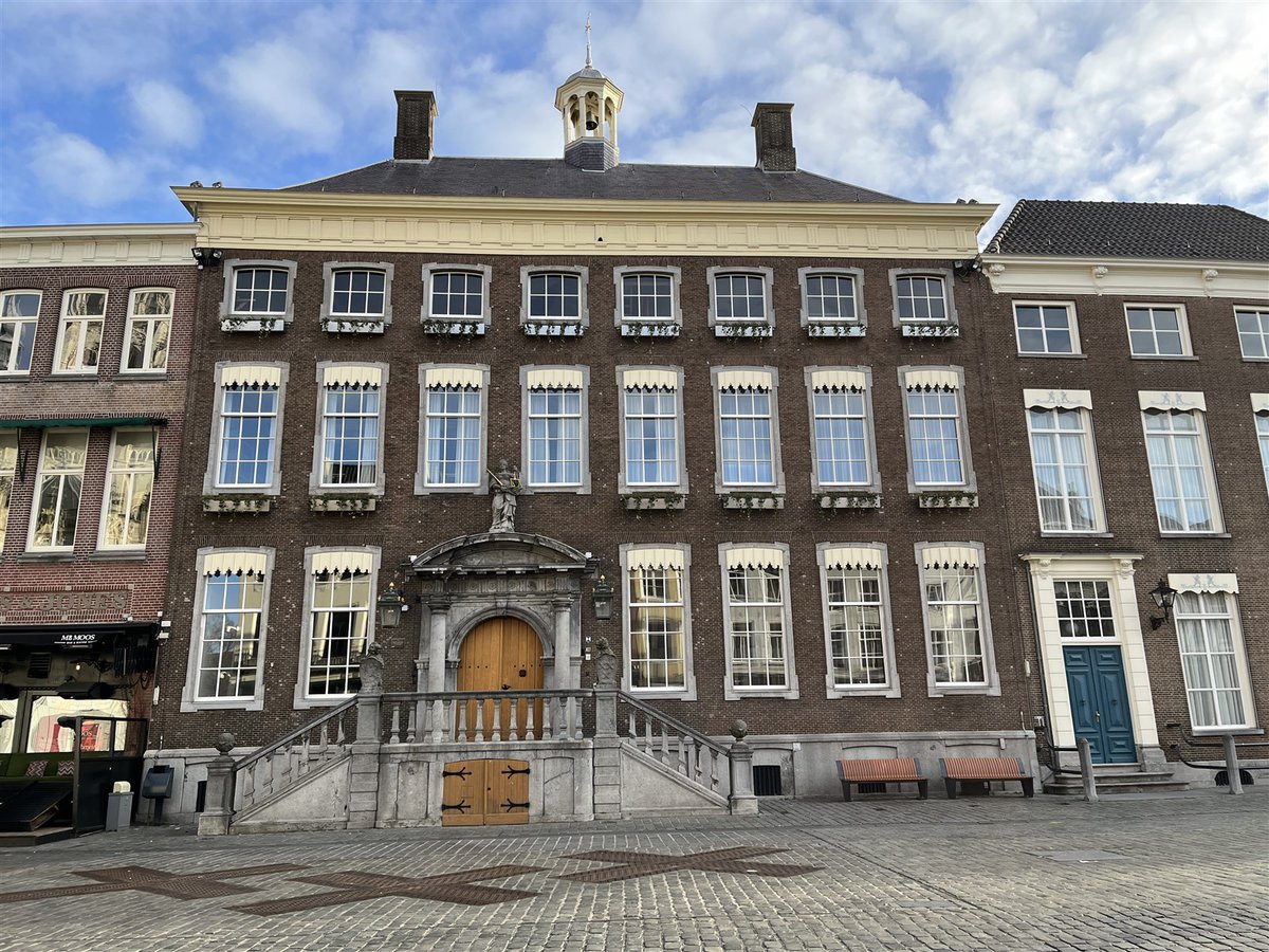 Breda trekt de rode lijn. Dat is de naam van de motie van Bredase fracties waarin zij de gemeente oproepen solidair te zijn met de situatie in Gaza.

Lees de verklaring van burgemeester Paul Depla: bit.ly/3ZaDglj