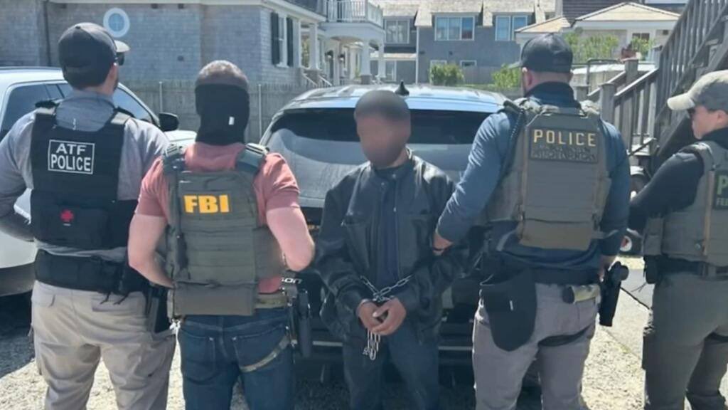 EDS Sting Martha’s Vineyard, Arrest Illegals at Obama’s Otherwise Vacant Estate
By Michael Baxter - 
May 29, 2025
0
36

FBI and ICE agents Wednesday morning entered former president Barack Hussein Obama’s multi-million-dollar mansion on Martha’s Vineyard and arrested three