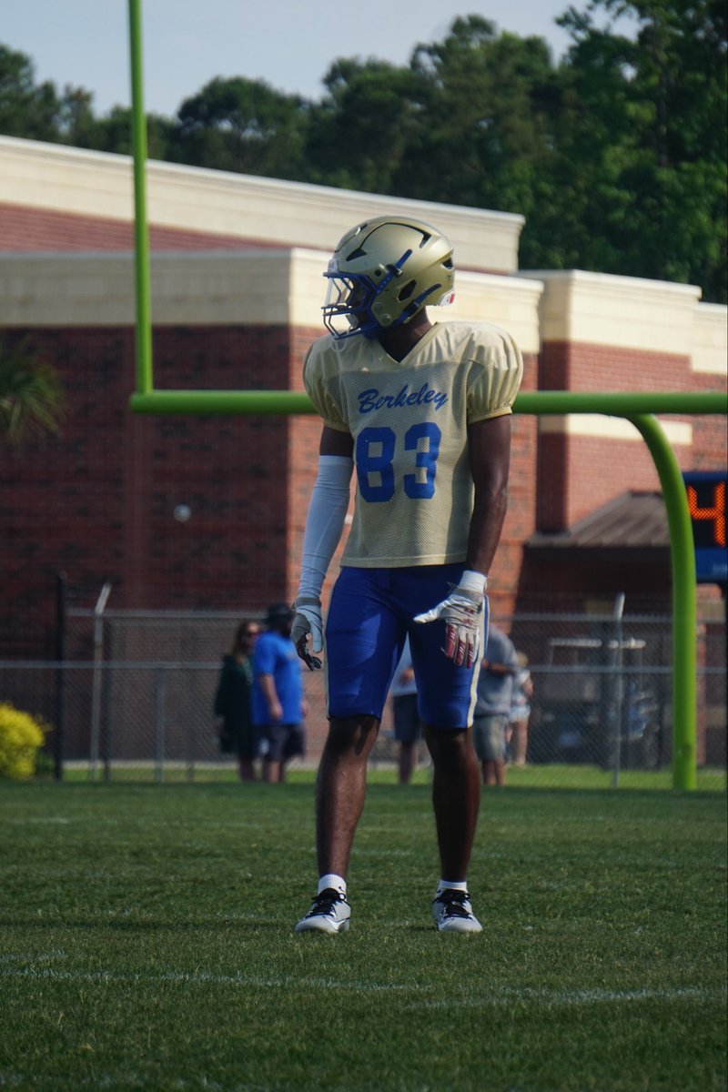 Stags Football Recruiting (@stagsrecruiting) on Twitter photo 🦌STAG SPOTLIGHT🦌
Number 8️⃣3️⃣ is <a href="/_John_cleveland/">john</a>
6’0”
178
WR
C/O 2027
John is an all-region hooper for <a href="/StagsHoops/">Berkeley High Basketball</a> and we are excited to see him on the gridiron for <a href="/BerkeleyStagsFB/">Berkeley Football</a>. He will be a factor in the passing game!
#BetterAtBerkeley 🦌STAG SPOTLIGHT🦌
Number 8️⃣3️⃣ is <a href="/_John_cleveland/">john</a>
6’0”
178
WR
C/O 2027
John is an all-region hooper for <a href="/StagsHoops/">Berkeley High Basketball</a> and we are excited to see him on the gridiron for <a href="/BerkeleyStagsFB/">Berkeley Football</a>. He will be a factor in the passing game!
#BetterAtBerkeley