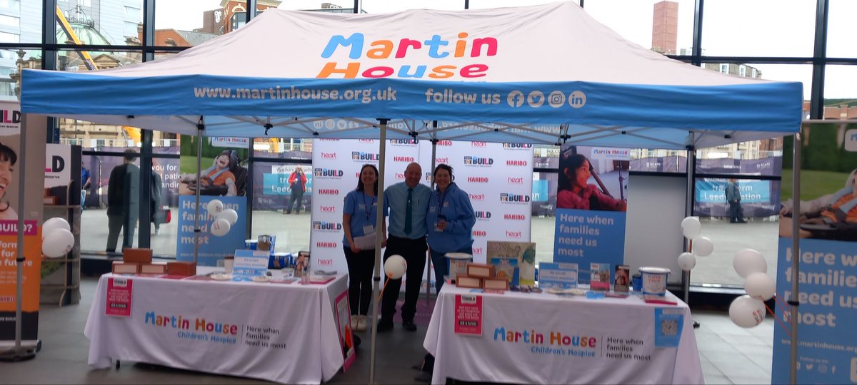 A great start to two days of fundraising at Leeds Station for martinhouse.org.uk/the-build/ 👍
