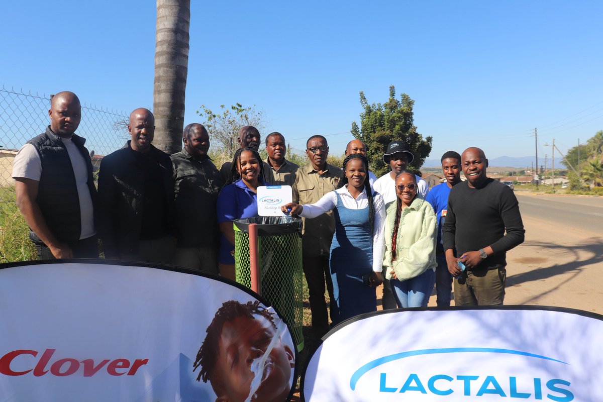 MatsaphaC's tweet photo. During the event, Nkambule praisedthe companies for their contribution, stating, “This donationwill significantly advance the town's goal of becoming a smart, clean community that attracts investment.”The public is encouraged to use these swivel bins to dispose of their litter. https://t.co/udFyQM1g9F