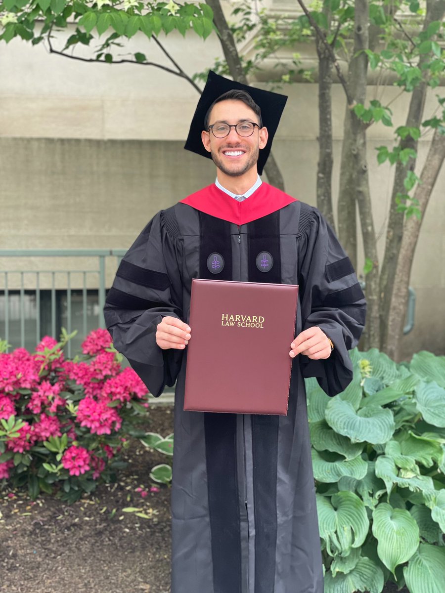 EliasNeibart's tweet image. Yesterday I graduated from @Harvard_Law! Many thanks to all the family and friends who helped me along the way. Time to study for the bar and then off to New York!
