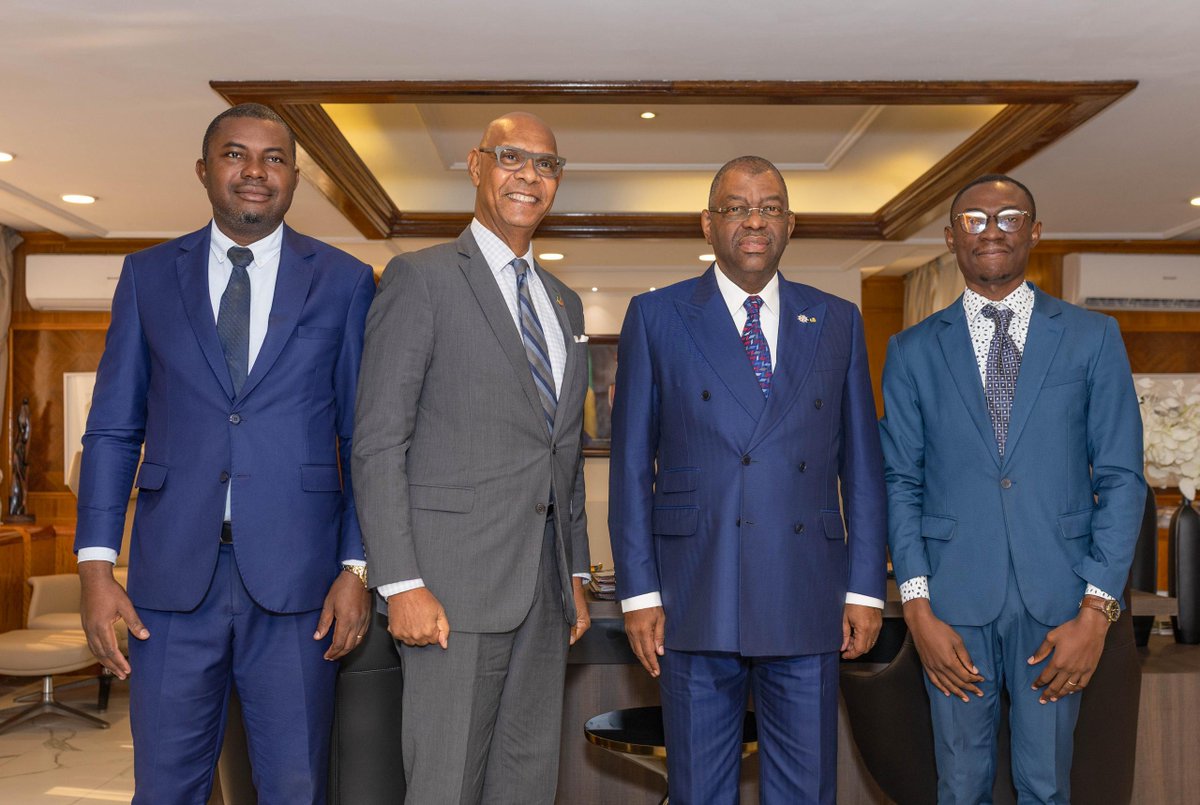 🔹Ce 30 mai 2025, le VPGOUV Alexandre Barro Chambrier a reçu le Représentant résident du Fonds des Nations Unies pour la population  au #Gabon  🇬🇦.
🤝 Échanges sur la coopération bilatérale, marqués aussi par les adieux du diplomate onusien en fin de mission.
#Gabon #ONU #FNUAP