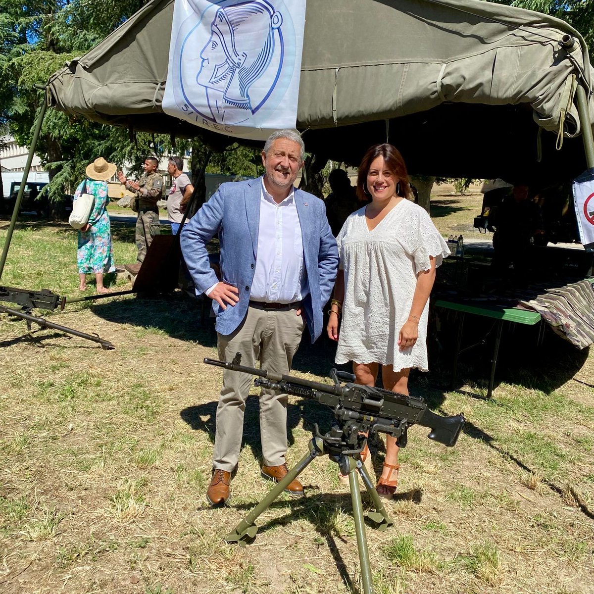 🇫🇷 Ce matin j'étais présent aux côtés d'<a href="/EleonoreBez/">Eléonore BezⓂ️</a> au camp de Carpiagne pour les journées portes ouvertes du 1er Régiment Étranger de Cavalerie.

Je remercie l'ensemble du régiment et particulièrement le chef de corps Bertrand Dias pour l'accueil, la visite et les riches