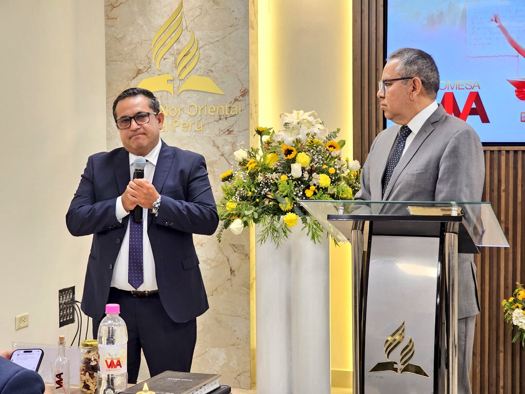 Mg. Álvaro Masías presenta al Pr. Omar Bullón como presidente de la Misión Nor Oriental del Perú, y a Samuel Mathews como tesorero. 🌻📖
Pedimos a Dios que los acompañe y fortalezca en la responsabilidad que asumen para el avance de Su obra.

#Plenaria2025 #PromesaViva #MiNOP