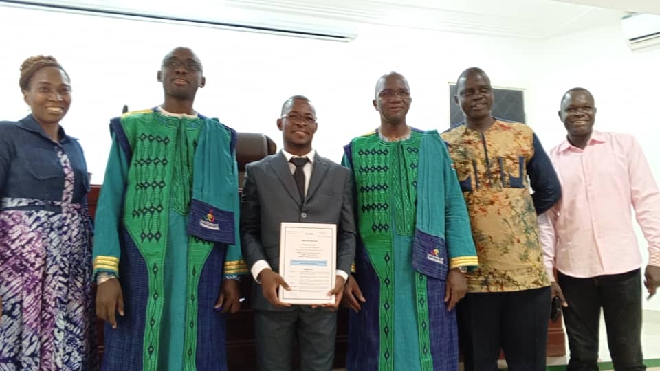 AccessProjet's tweet image. 🎓 Le 26/5/25, M. Flavien ZONGO, Doctorant du #ProjetAcceSS a brillamment défendu sa #thèse « Les déterminants de l’innovation frugale dans les entreprises du secteur informel au #BurkinaFaso » à l’Université Thomas SANKARA.
Toutes nos félicitations, Dr. ZONGO ! 🎉