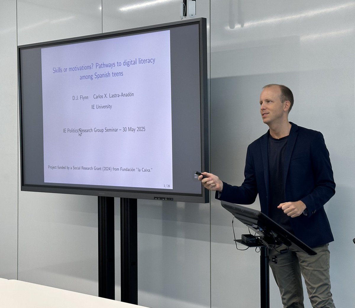 IE Political Science (@iepolisci) on Twitter photo Today in our seminar series our colleagues <a href="/d_j_flynn/">D.J. Flynn</a> and (online from California) <a href="/cxlastra/">Carlos X Lastra-Anadon</a> presented exciting early results from their project on "Digital Literacy among Teens", funded by <a href="/FundlaCaixa/">Fundación ”la Caixa”</a>. Today in our seminar series our colleagues <a href="/d_j_flynn/">D.J. Flynn</a> and (online from California) <a href="/cxlastra/">Carlos X Lastra-Anadon</a> presented exciting early results from their project on "Digital Literacy among Teens", funded by <a href="/FundlaCaixa/">Fundación ”la Caixa”</a>.