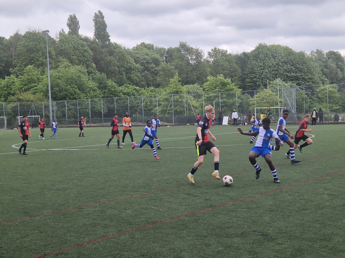 cahn_uk's tweet image. CAHN was proud to support #CAMFEST2025 a vibrant day of culture, laughter, and unity. Watching kids light up the pitch and families connect with our #CAHN stall reinforces why community matters. 

#BlackHealthMatters