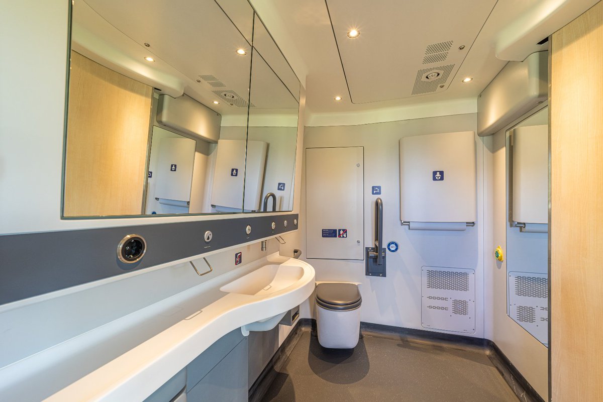 Ze Šumperka odjel poslední z šesti zmodernizovaný vozů pro rakouského dopravce @unsereOBB. Jsme rádi, že jsme se mohli podílet na zlepšení komfortu pro cestující na nočních vlacích napříč Evropou.  🚃 🌙