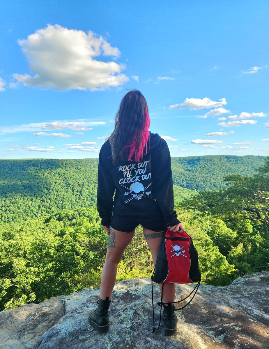 CallieJaneModel's tweet image. Mountain high ⛰️ from last Friday in Tennessee! Wearing everything livefastrockhard.com ☠️🤘