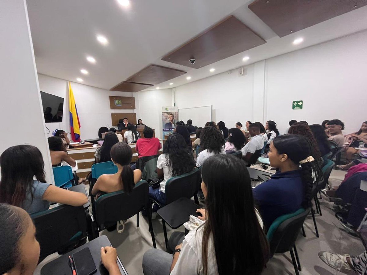 Fortalecemos la formación jurídica con enfoque de género en Urabá-Darién 

En Apartadó, Antioquia, junto a la <a href="/UCooperativaCol/">UCC_Oficial</a>, desarrollamos ejercicios académicos sobre comunicación y lenguaje judicial con estudiantes de derecho.

Simulamos un caso de feminicidio para entrenar