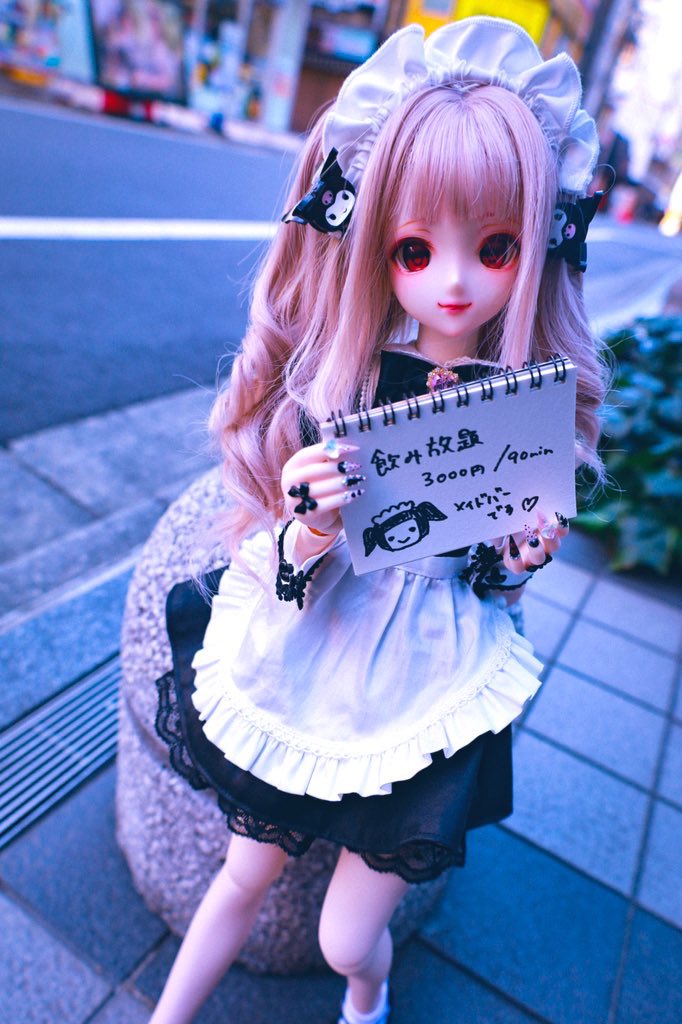 この写真はコロナの頃に全然人がいない朝の秋葉原で撮ったやつなんだけどこれぐらい人がいない時期の歌舞伎町でも撮っておけばよかった