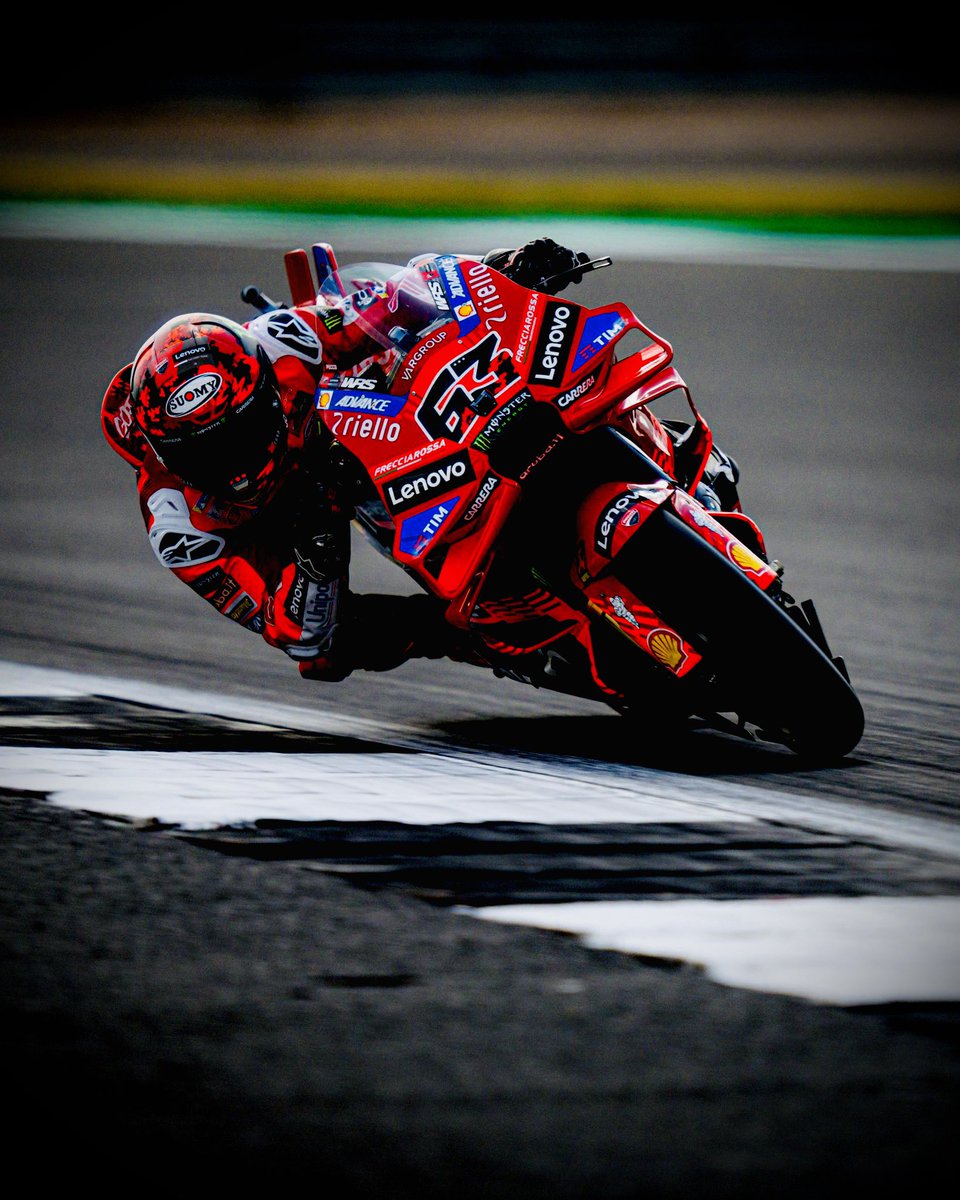 El problema de Pecco Bagnaia entonces es la horquilla? Quiero suponer que su equipo le habrá puesto a su disposición unos 500 horquillas (ironía). No entiendo de mecanica, pero uso la logica y eso no tiene logica ninguna.

#Motogp