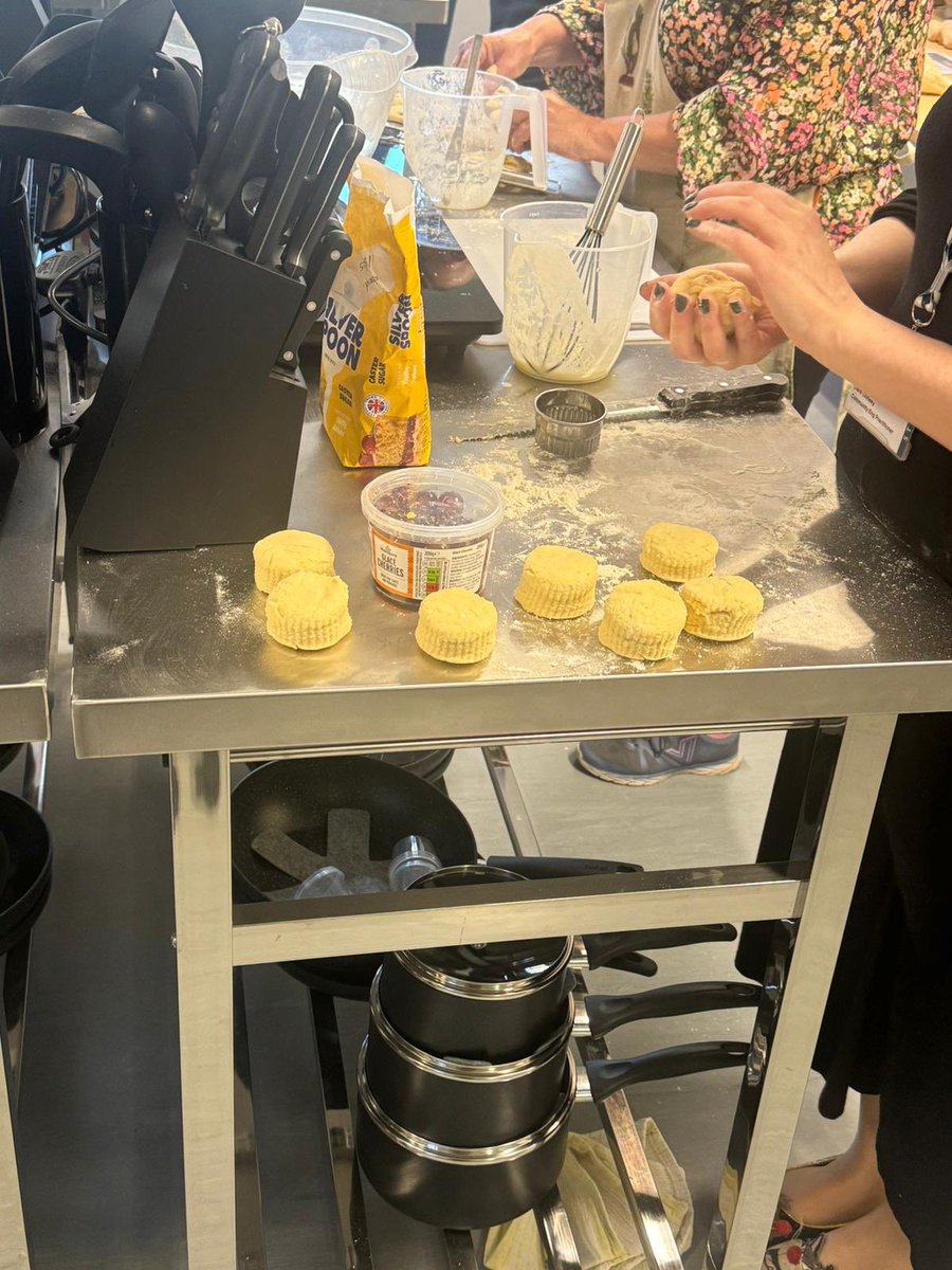 Al and I had a great time at the launch of the “zero to hero” cooking project at the Tri-Services and Veterans Centre last night. 

As Minister Carns said on his recent visit - we are going to make sure our vets and their families get the support they deserve. 

#LoveNuL 🇬🇧🌹❤️